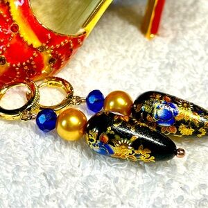 🖤☀️Hand painted ceramic earrings -black and sea shell yellow pearl/gold accent